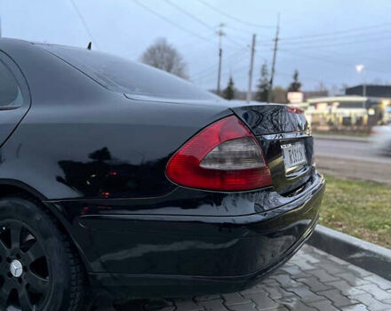 Черный Мерседес Е-Класс, объемом двигателя 2.15 л и пробегом 323 тыс. км за 7800 $, фото 5 на Automoto.ua