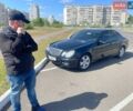 Черный Мерседес Е-Класс, объемом двигателя 3.2 л и пробегом 319 тыс. км за 8900 $, фото 1 на Automoto.ua