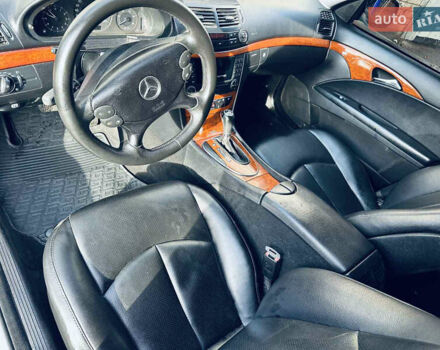 Черный Мерседес Е-Класс, объемом двигателя 2.15 л и пробегом 470 тыс. км за 7999 $, фото 9 на Automoto.ua