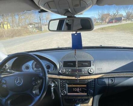 Черный Мерседес Е-Класс, объемом двигателя 1.8 л и пробегом 300 тыс. км за 10900 $, фото 13 на Automoto.ua