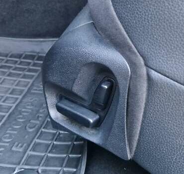 Чорний Мерседес Е-Клас, об'ємом двигуна 2.15 л та пробігом 263 тис. км за 9999 $, фото 25 на Automoto.ua