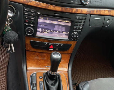 Черный Мерседес Е-Класс, объемом двигателя 2.2 л и пробегом 297 тыс. км за 8900 $, фото 9 на Automoto.ua