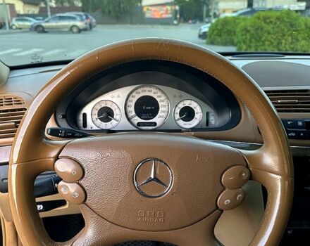 Черный Мерседес Е-Класс, объемом двигателя 3 л и пробегом 327 тыс. км за 8500 $, фото 6 на Automoto.ua