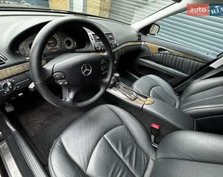 Черный Мерседес Е-Класс, объемом двигателя 3 л и пробегом 138 тыс. км за 15400 $, фото 10 на Automoto.ua