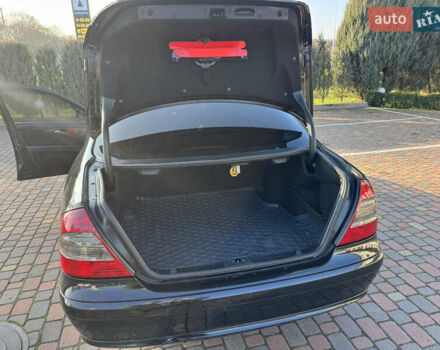 Чорний Мерседес Е-Клас, об'ємом двигуна 2.15 л та пробігом 380 тис. км за 10200 $, фото 28 на Automoto.ua