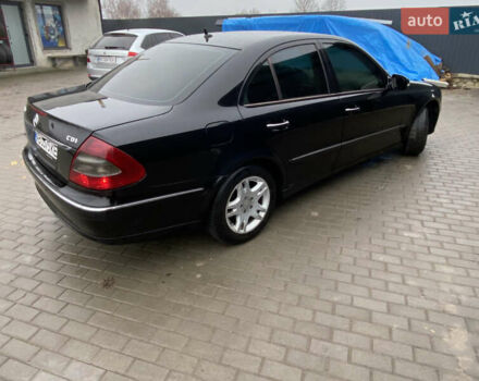 Черный Мерседес Е-Класс, объемом двигателя 2.2 л и пробегом 297 тыс. км за 8900 $, фото 4 на Automoto.ua