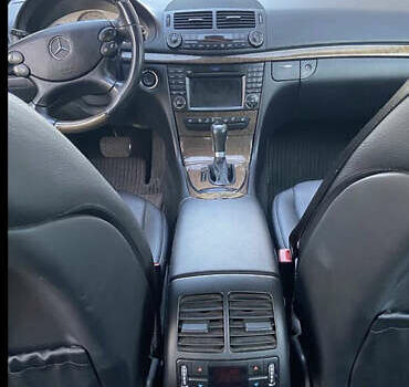 Чорний Мерседес Е-Клас, об'ємом двигуна 3 л та пробігом 195 тис. км за 13000 $, фото 8 на Automoto.ua
