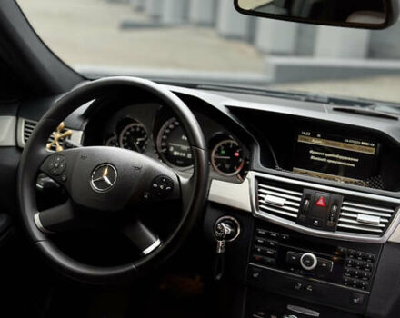 Черный Мерседес Е-Класс, объемом двигателя 2.2 л и пробегом 330 тыс. км за 13500 $, фото 16 на Automoto.ua