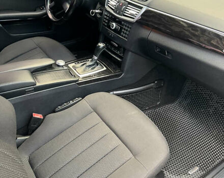 Черный Мерседес Е-Класс, объемом двигателя 2.2 л и пробегом 320 тыс. км за 12300 $, фото 29 на Automoto.ua