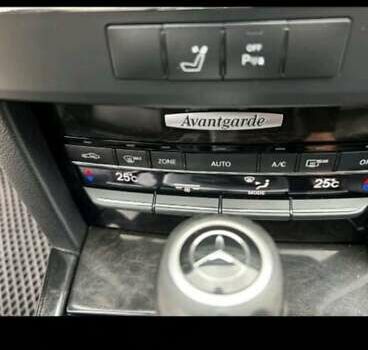 Черный Мерседес Е-Класс, объемом двигателя 2.2 л и пробегом 262 тыс. км за 10500 $, фото 13 на Automoto.ua