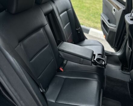 Черный Мерседес Е-Класс, объемом двигателя 2.1 л и пробегом 270 тыс. км за 11500 $, фото 9 на Automoto.ua