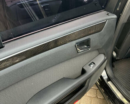 Черный Мерседес Е-Класс, объемом двигателя 2.2 л и пробегом 320 тыс. км за 12300 $, фото 22 на Automoto.ua
