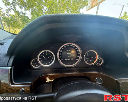 Чорний Мерседес Е-Клас, об'ємом двигуна 2.1 л та пробігом 306 тис. км за 13000 $, фото 4 на Automoto.ua