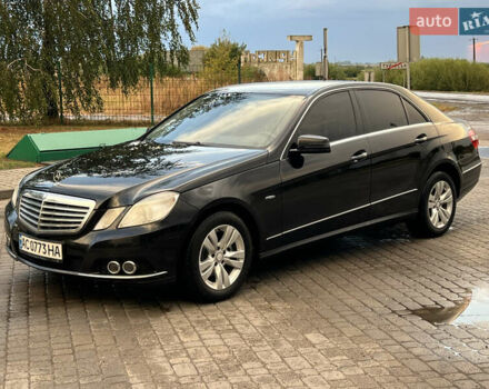 Черный Мерседес Е-Класс, объемом двигателя 2.2 л и пробегом 320 тыс. км за 12300 $, фото 1 на Automoto.ua
