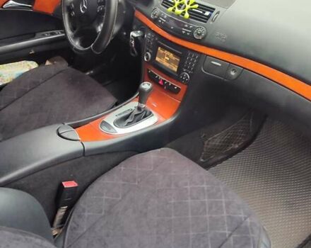 Черный Мерседес Е-Класс, объемом двигателя 1.8 л и пробегом 399 тыс. км за 6800 $, фото 6 на Automoto.ua