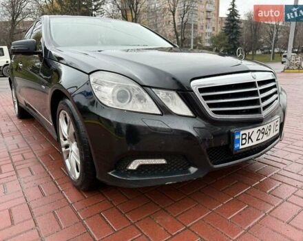 Черный Мерседес Е-Класс, объемом двигателя 2.2 л и пробегом 262 тыс. км за 10500 $, фото 2 на Automoto.ua