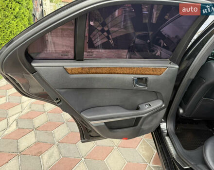 Черный Мерседес Е-Класс, объемом двигателя 2.2 л и пробегом 278 тыс. км за 11350 $, фото 38 на Automoto.ua