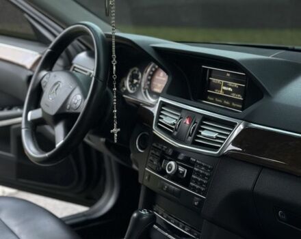 Черный Мерседес Е-Класс, объемом двигателя 2.1 л и пробегом 270 тыс. км за 11500 $, фото 5 на Automoto.ua