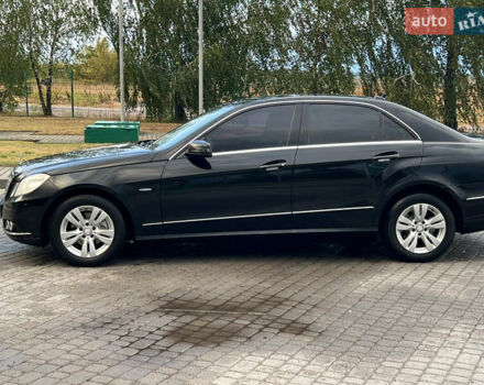 Черный Мерседес Е-Класс, объемом двигателя 2.2 л и пробегом 320 тыс. км за 12300 $, фото 2 на Automoto.ua