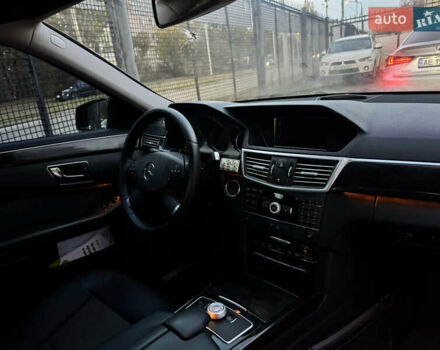 Мерседес Е-Класс 2009 в Запорожье на Automoto.ua Черный Мерседес Е-Класс, объемом двигателя 3 л и пробегом 230 тыс. км за 9500 $, фото 3 на Automoto.ua