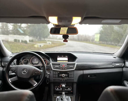 Черный Мерседес Е-Класс, объемом двигателя 2.2 л и пробегом 230 тыс. км за 11400 $, фото 6 на Automoto.ua