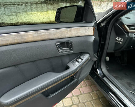 Черный Мерседес Е-Класс, объемом двигателя 2.14 л и пробегом 325 тыс. км за 13000 $, фото 29 на Automoto.ua