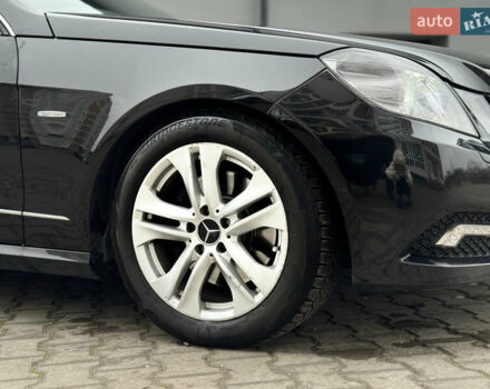 Черный Мерседес Е-Класс, объемом двигателя 2.2 л и пробегом 330 тыс. км за 13500 $, фото 4 на Automoto.ua