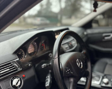 Черный Мерседес Е-Класс, объемом двигателя 2.2 л и пробегом 230 тыс. км за 11400 $, фото 9 на Automoto.ua