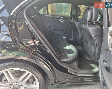 Черный Мерседес Е-Класс, объемом двигателя 5.5 л и пробегом 201 тыс. км за 16300 $, фото 13 на Automoto.ua