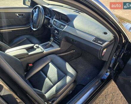Чорний Мерседес Е-Клас, об'ємом двигуна 2.1 л та пробігом 309 тис. км за 9900 $, фото 5 на Automoto.ua