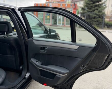 Чорний Мерседес Е-Клас, об'ємом двигуна 2.1 л та пробігом 310 тис. км за 10499 $, фото 9 на Automoto.ua