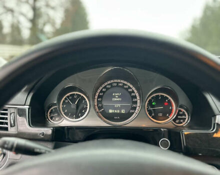 Черный Мерседес Е-Класс, объемом двигателя 2.2 л и пробегом 230 тыс. км за 11400 $, фото 8 на Automoto.ua