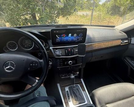 Мерседес Е-Класс 2009 в Одессе на Automoto.ua Черный Мерседес Е-Класс, объемом двигателя 2.14 л и пробегом 310 тыс. км за 12500 $, фото 10 на Automoto.ua