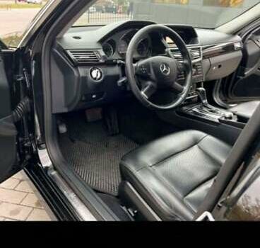 Черный Мерседес Е-Класс, объемом двигателя 2.2 л и пробегом 262 тыс. км за 10500 $, фото 10 на Automoto.ua