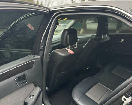 Черный Мерседес Е-Класс, объемом двигателя 2.2 л и пробегом 230 тыс. км за 11400 $, фото 10 на Automoto.ua