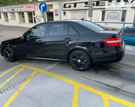 Черный Мерседес Е-Класс, объемом двигателя 2.1 л и пробегом 370 тыс. км за 11500 $, фото 6 на Automoto.ua