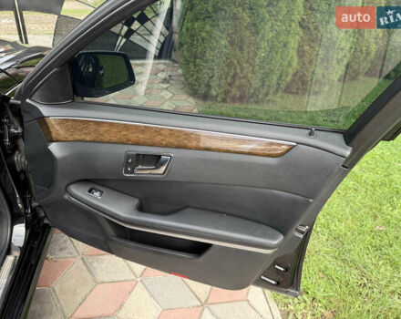 Черный Мерседес Е-Класс, объемом двигателя 2.2 л и пробегом 279 тыс. км за 11450 $, фото 38 на Automoto.ua