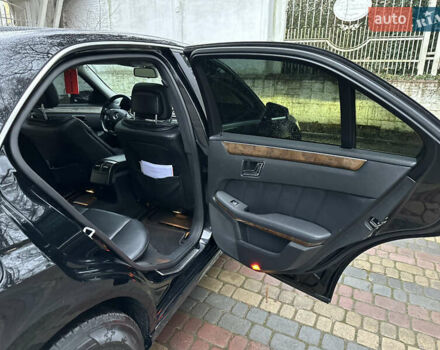 Черный Мерседес Е-Класс, объемом двигателя 2.14 л и пробегом 325 тыс. км за 13000 $, фото 36 на Automoto.ua