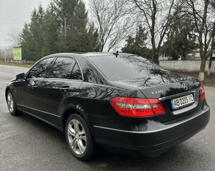Черный Мерседес Е-Класс, объемом двигателя 2.2 л и пробегом 230 тыс. км за 11400 $, фото 3 на Automoto.ua