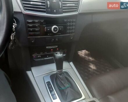 Черный Мерседес Е-Класс, объемом двигателя 2.15 л и пробегом 256 тыс. км за 12300 $, фото 4 на Automoto.ua