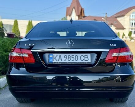 Черный Мерседес Е-Класс, объемом двигателя 2.1 л и пробегом 300 тыс. км за 12700 $, фото 10 на Automoto.ua