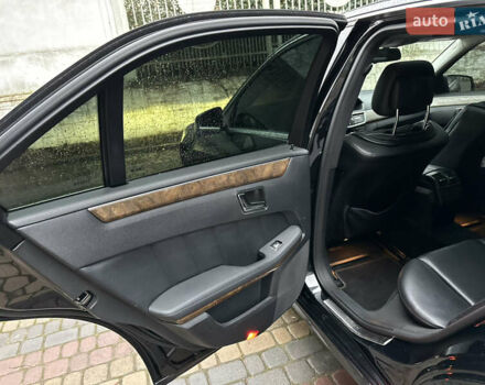 Черный Мерседес Е-Класс, объемом двигателя 2.14 л и пробегом 325 тыс. км за 13000 $, фото 35 на Automoto.ua