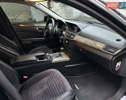 Черный Мерседес Е-Класс, объемом двигателя 2.14 л и пробегом 325 тыс. км за 13000 $, фото 33 на Automoto.ua