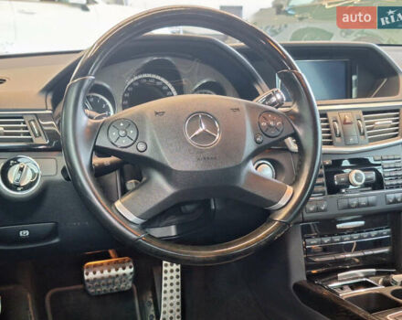 Черный Мерседес Е-Класс, объемом двигателя 5.5 л и пробегом 201 тыс. км за 16300 $, фото 17 на Automoto.ua