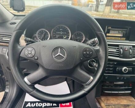 Чорний Мерседес Е-Клас, об'ємом двигуна 3 л та пробігом 241 тис. км за 10190 $, фото 23 на Automoto.ua