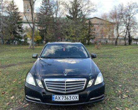 Мерседес Е-Клас 2010 у Чугуеве на Automoto.ua Чорний Мерседес Е-Клас, об'ємом двигуна 2.1 л та пробігом 390 тис. км за 7599 $, фото 1 на Automoto.ua