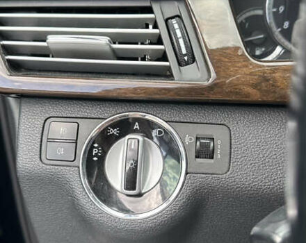 Черный Мерседес Е-Класс, объемом двигателя 2.2 л и пробегом 327 тыс. км за 10999 $, фото 25 на Automoto.ua