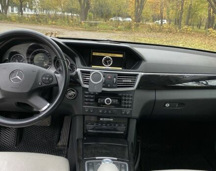 Мерседес Е-Клас 2010 у Луцьку на Automoto.ua Чорний Мерседес Е-Клас, об'ємом двигуна 3 л та пробігом 235 тис. км за 16500 $, фото 6 на Automoto.ua