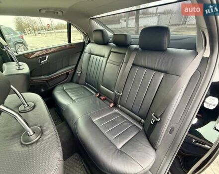 Черный Мерседес Е-Класс, объемом двигателя 5.5 л и пробегом 146 тыс. км за 16800 $, фото 26 на Automoto.ua