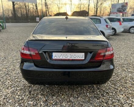 Черный Мерседес Е-Класс, объемом двигателя 2.2 л и пробегом 306 тыс. км за 9499 $, фото 4 на Automoto.ua